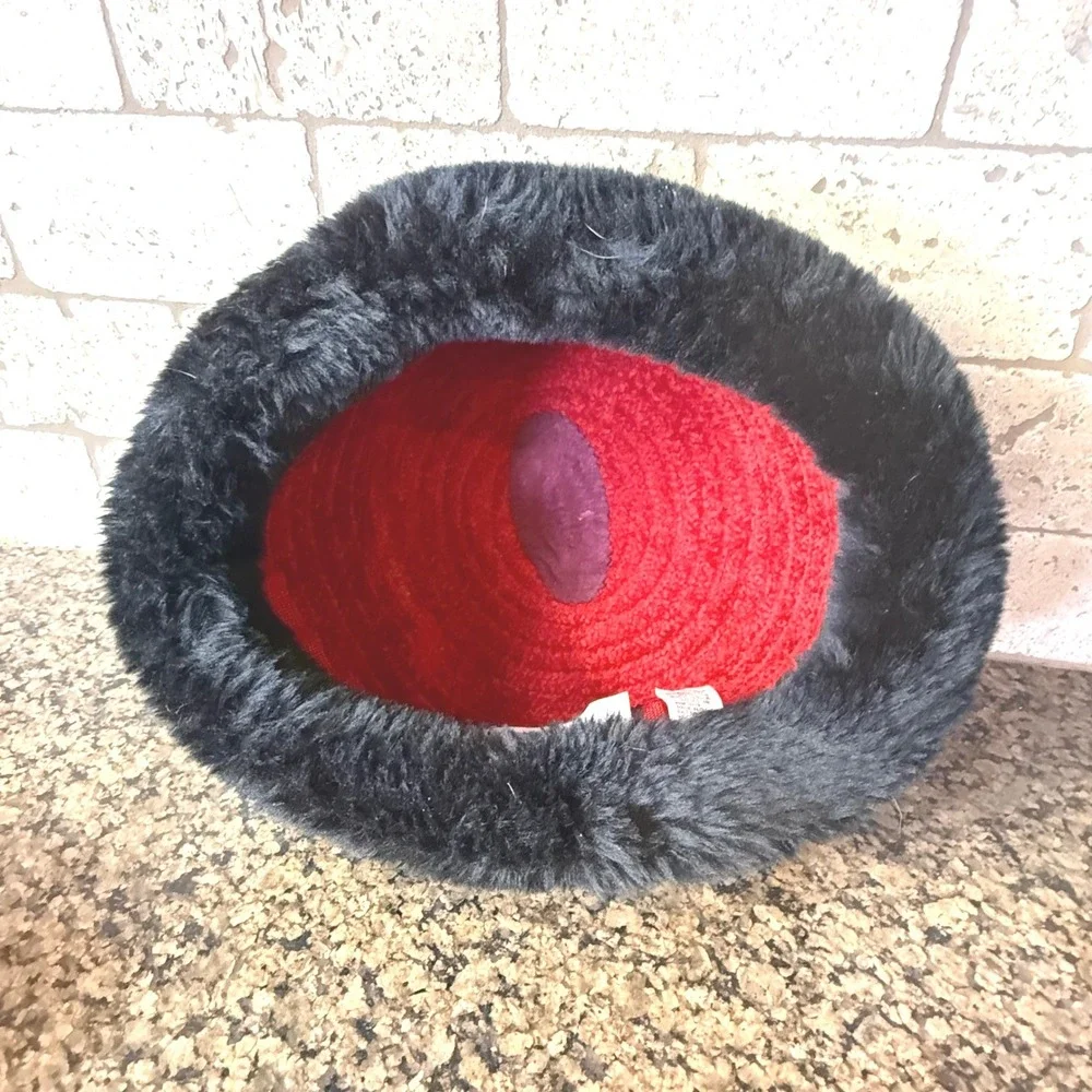 BETMAR New York Vintage Bucket Style Hat Red Chenille & Black‎ Faux Fur